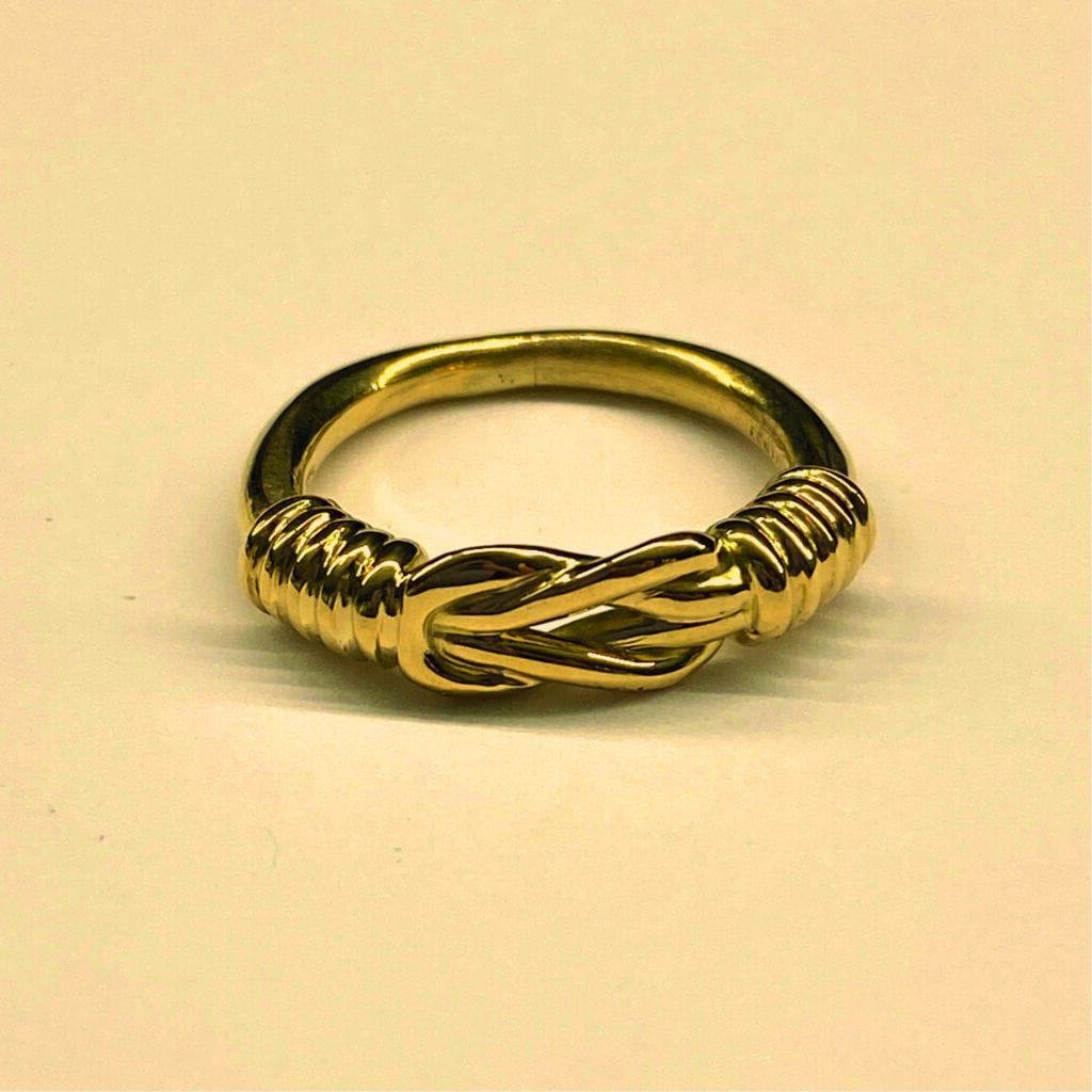 An important gold ring with a braided design.
